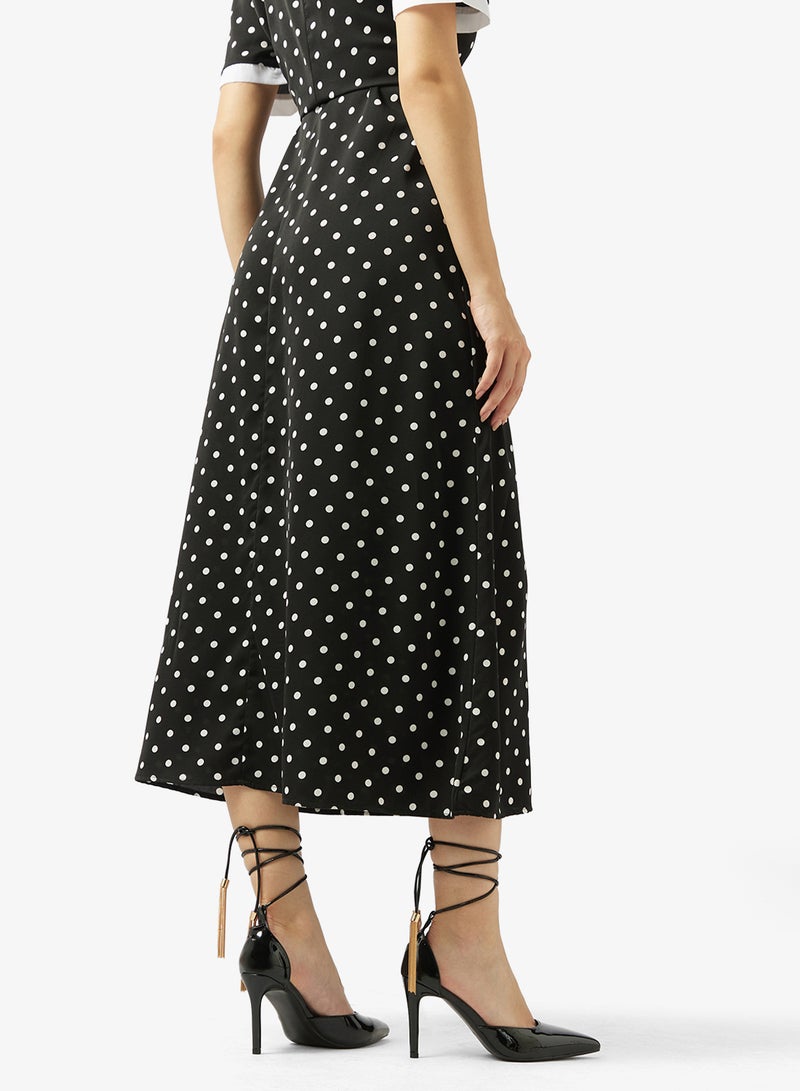 حذاء بكعب عالٍ مزين بفيونكة